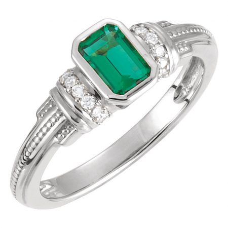 May's Birthstone : Emerald