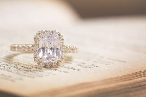 how to choose an engagement ring