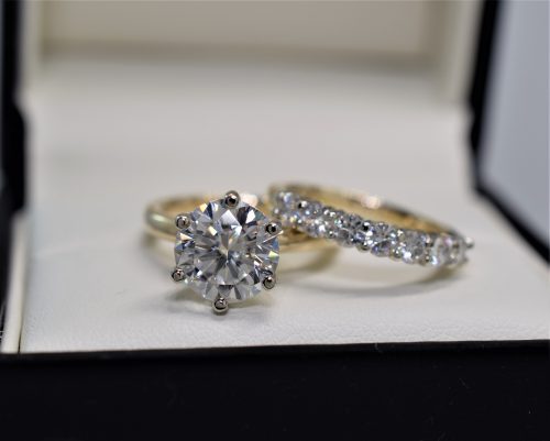 How to Choose the Perfect Engagement Ring and Wedding Band